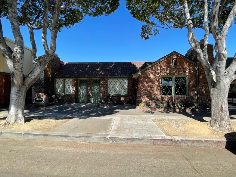49-53 E Foothill Blvd, Arcadia, CA à louer - Photo de l’immeuble – Image 3 sur 8