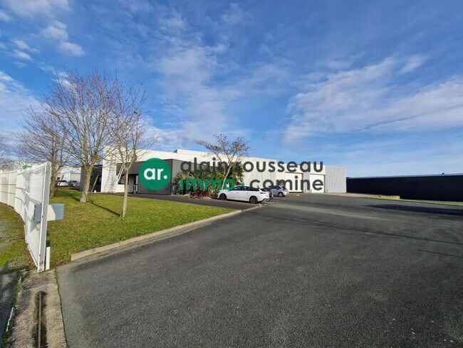 Plus de détails pour Local d'activités à louer