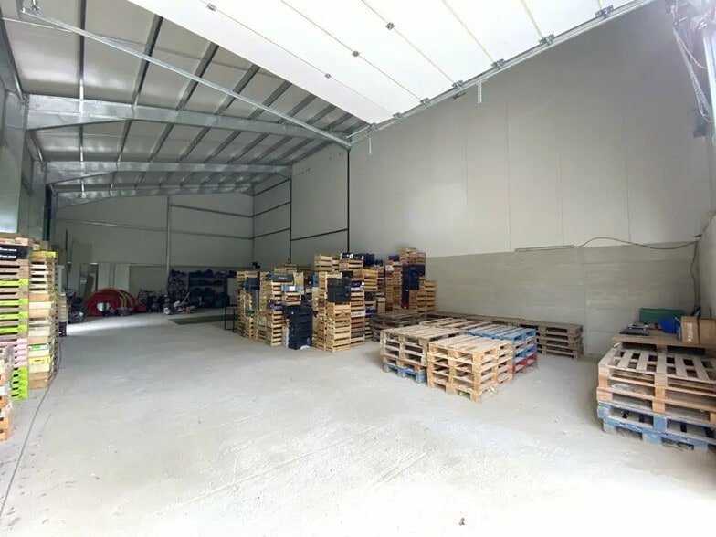 Industriel/Logistique dans Mandelieu-la-Napoule à louer - Photo de l’immeuble – Image 2 sur 4