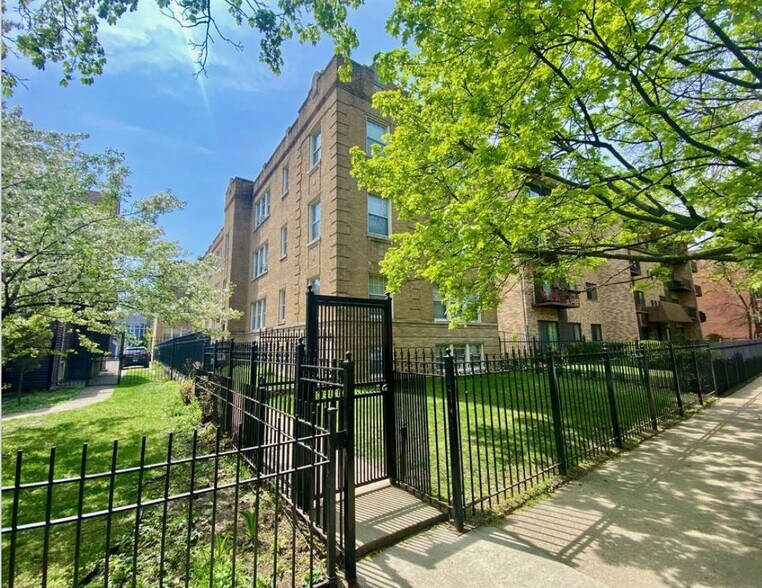 1625 W Greenleaf Ave, Chicago, IL à vendre - Photo principale – Image 1 sur 12