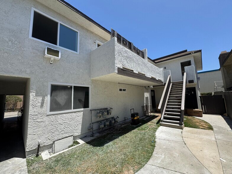 17422 Keelson Ln, Huntington Beach, CA à vendre - Photo de l’immeuble – Image 2 sur 9