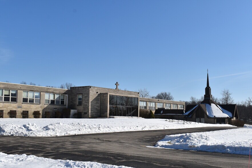 400 Center Rd, Bedford, OH à vendre - Photo de l’immeuble – Image 1 sur 16