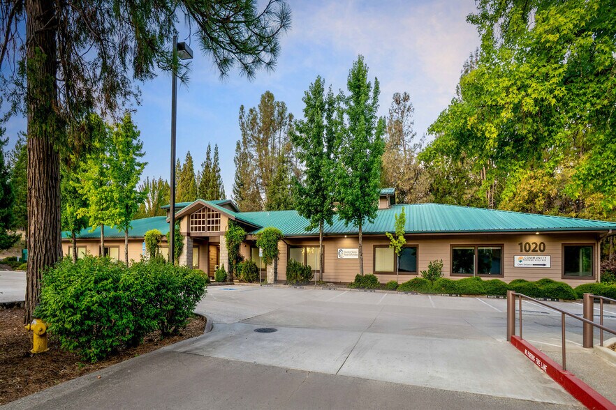 944 McCourtney Rd, Grass Valley, CA à louer - Photo de l’immeuble – Image 2 sur 43