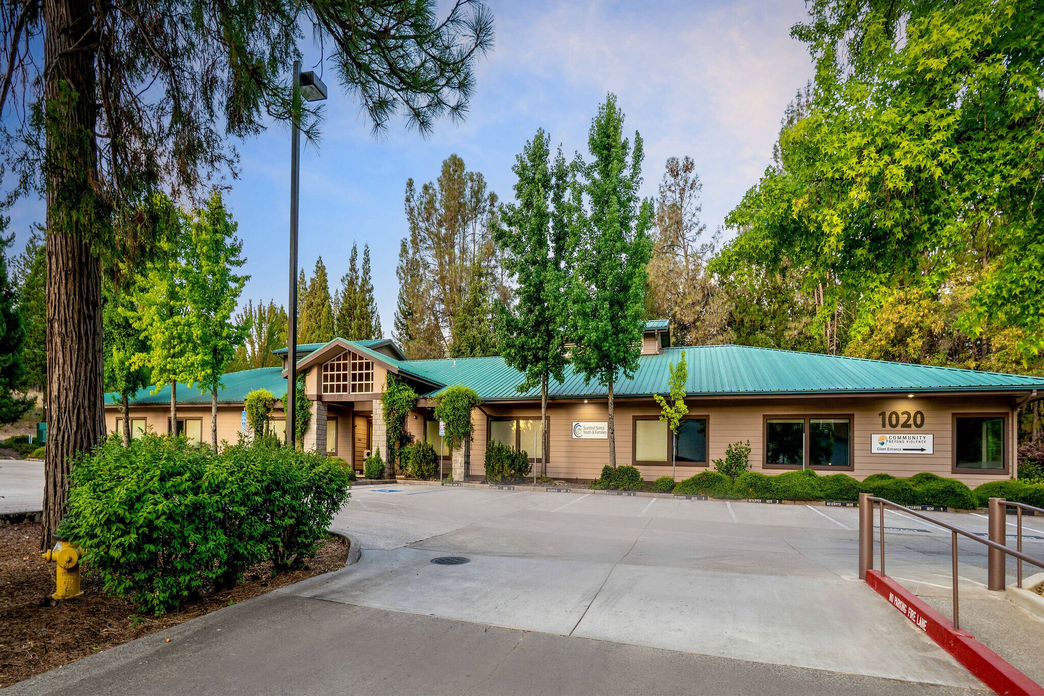 944 McCourtney Rd, Grass Valley, CA à louer Photo de l’immeuble– Image 1 sur 43