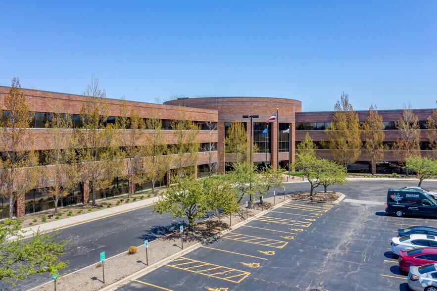 18650 W Corporate Dr, Brookfield, WI à louer - Photo de l’immeuble – Image 2 sur 7