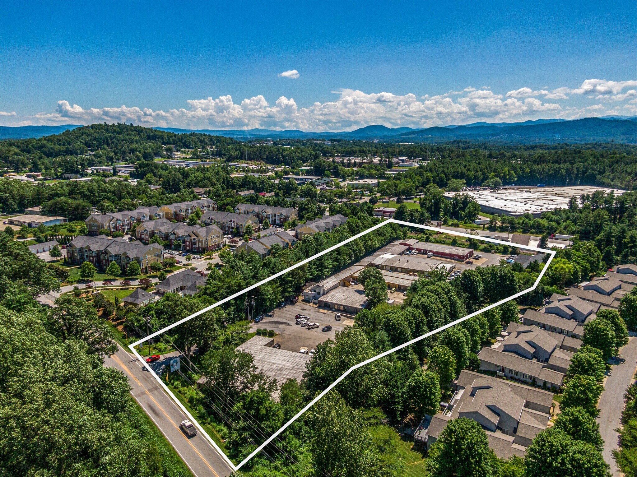 3865 Sweeten Creek Rd, Arden, NC à louer Photo principale– Image 1 sur 11