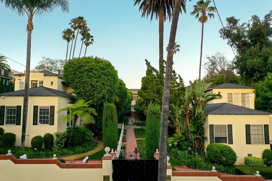 1718-1726 N Vista St, Los Angeles, CA à vendre - Photo principale – Image 1 sur 37