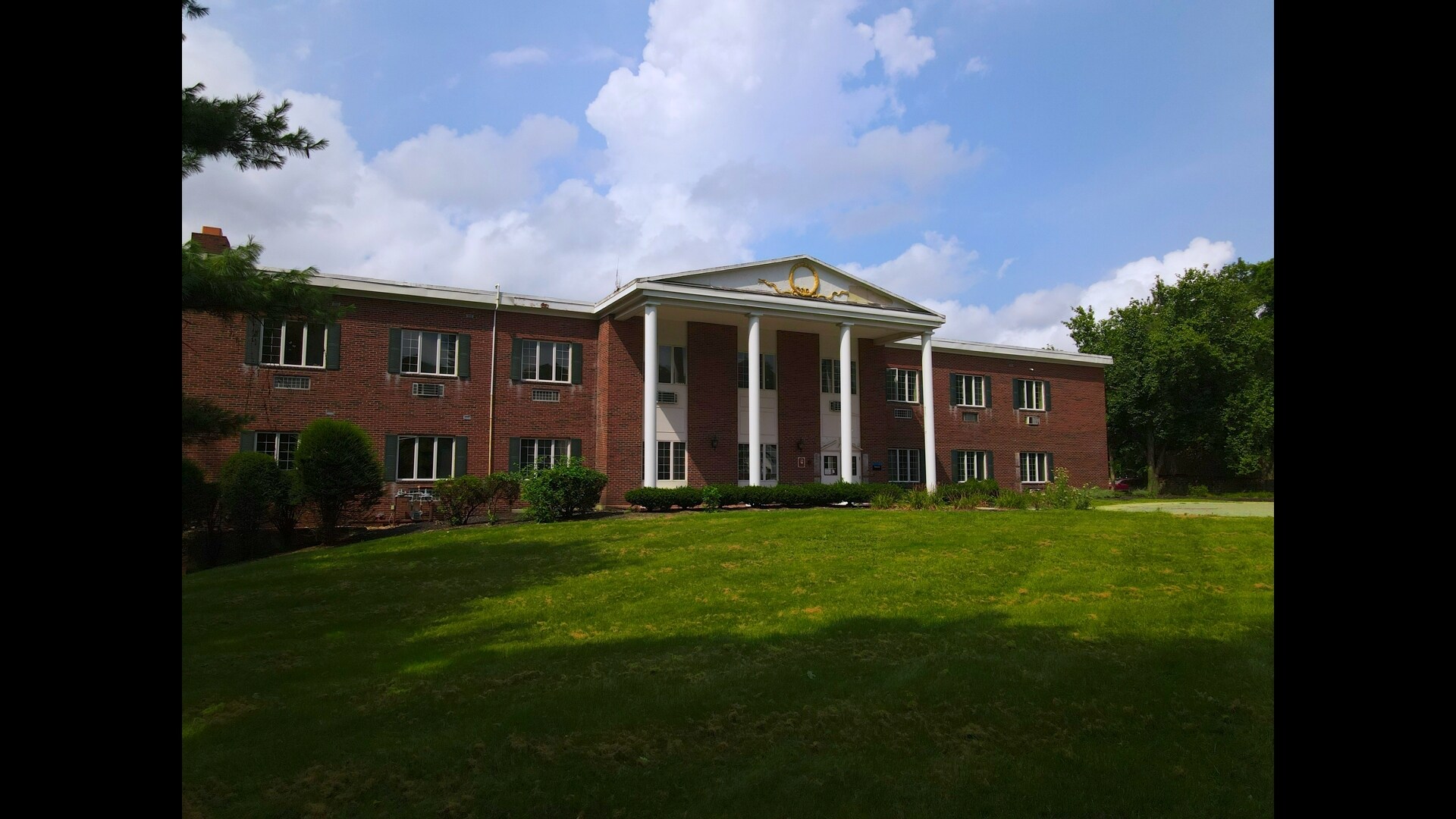 1007 East St, Dedham, MA à louer Photo de l’immeuble– Image 1 sur 10