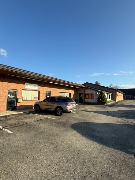 1035-1051 Morrell Ave, Connellsville, PA à louer - Photo de l’immeuble – Image 2 sur 5