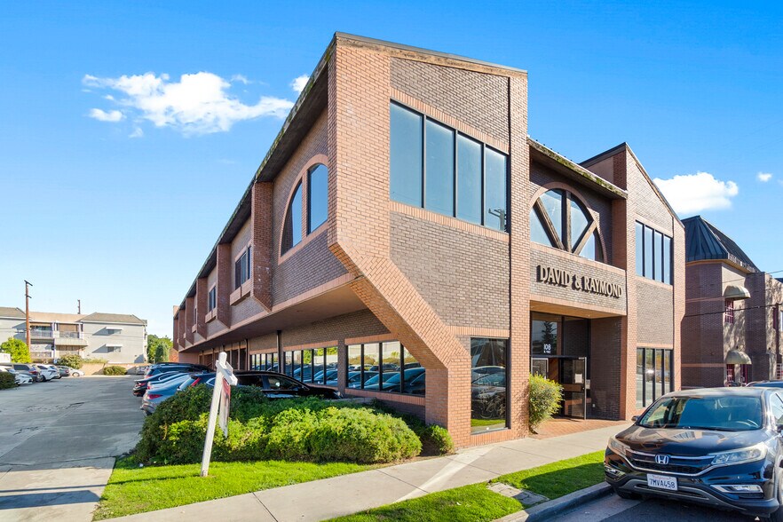 108 N Ynez Ave, Monterey Park, CA à vendre - Photo principale – Image 1 sur 11
