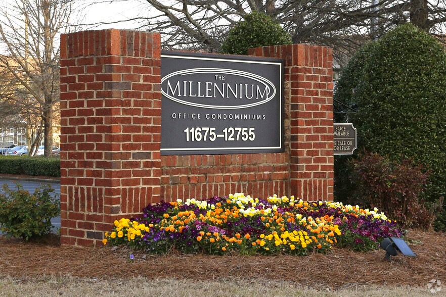 11675 Century Dr, Alpharetta, GA à louer - Photo de l’immeuble – Image 2 sur 24