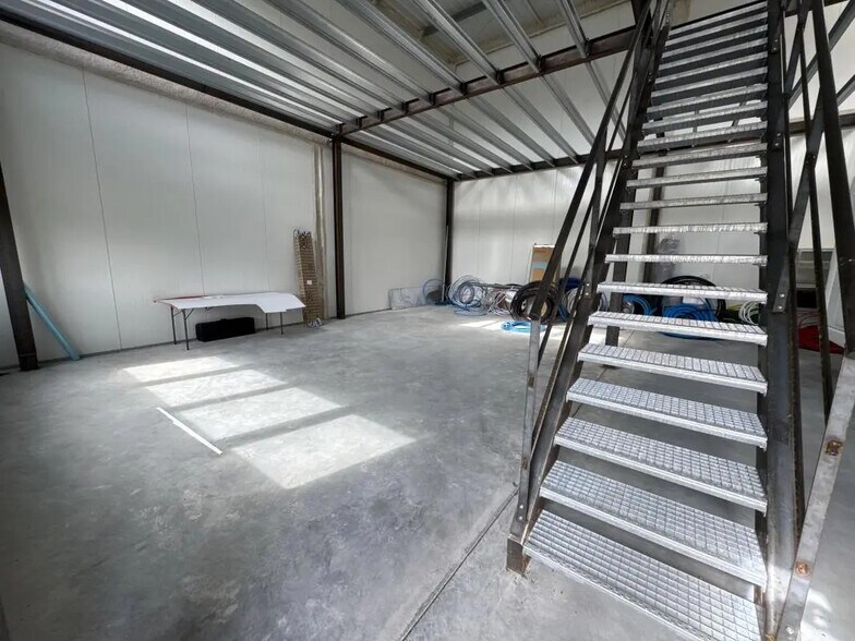 Local d’activités dans Salleboeuf à louer - Photo intérieure – Image 3 sur 4