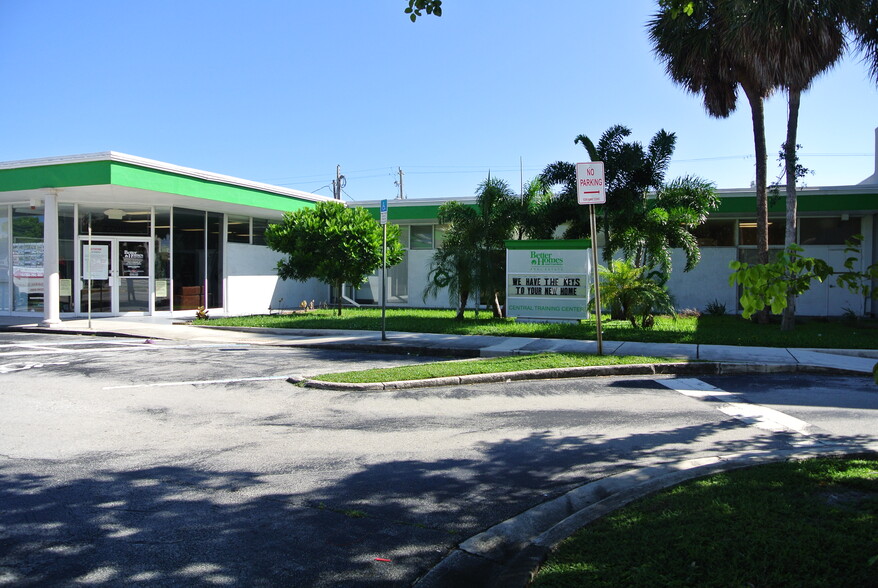 2700 E Oakland Park Blvd, Fort Lauderdale, FL à louer - Photo principale – Image 1 sur 5