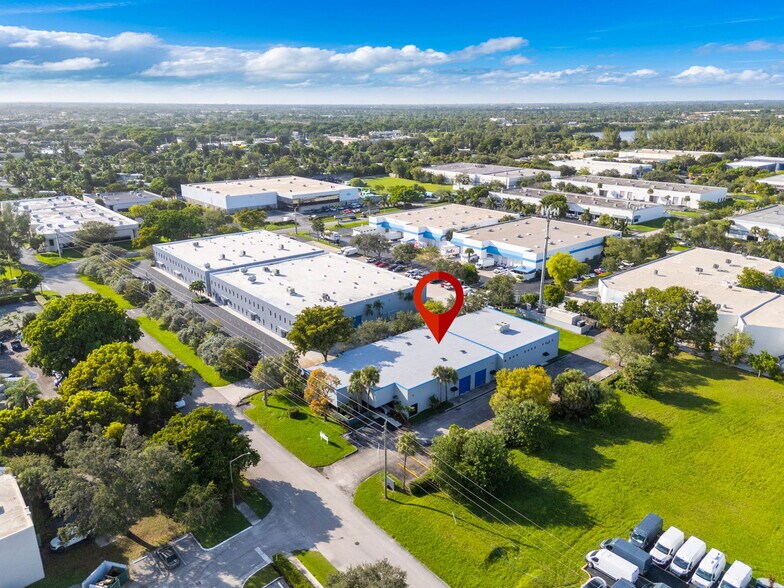 3541 NW 53rd St, Fort Lauderdale, FL à louer - Photo de l’immeuble – Image 1 sur 24