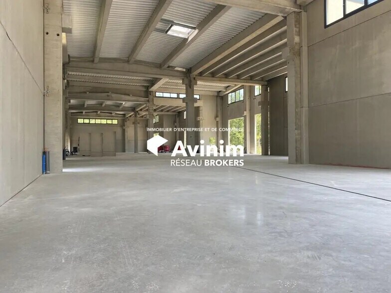 Local d’activités dans Fayence à louer - Photo de l’immeuble – Image 2 sur 4