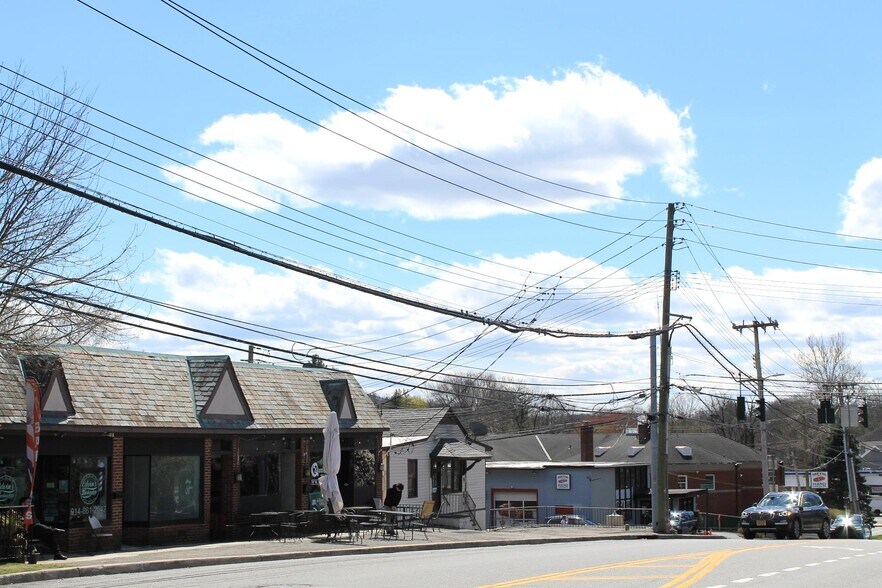 65 Bedford Rd, Chappaqua, NY à louer - Photo de l’immeuble – Image 2 sur 5