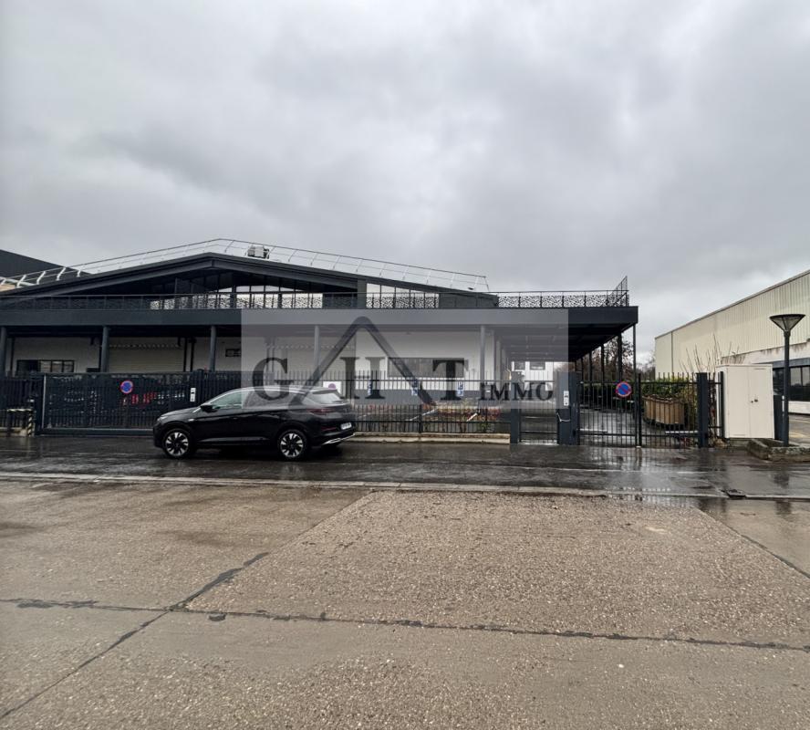 Industriel/Logistique dans Villeneuve-la-Garenne à louer Photo de l’immeuble– Image 1 sur 17