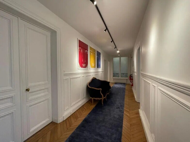 10 Rue Marbeuf, Paris à louer - Photo de l’immeuble – Image 3 sur 12