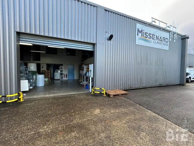 Plus de détails pour Bureau, Local d'activités à louer