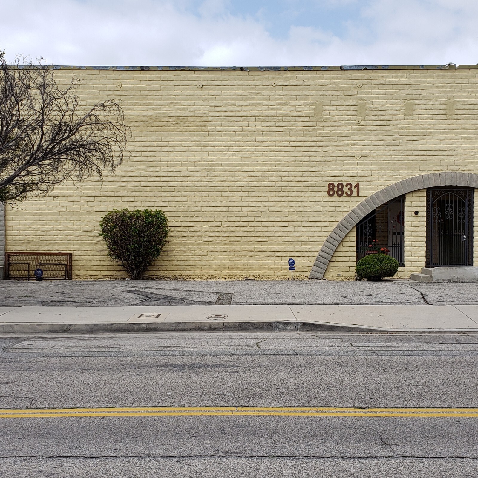 8831-8833 Shirley Ave, Northridge, CA à louer Photo de l’immeuble– Image 1 sur 4