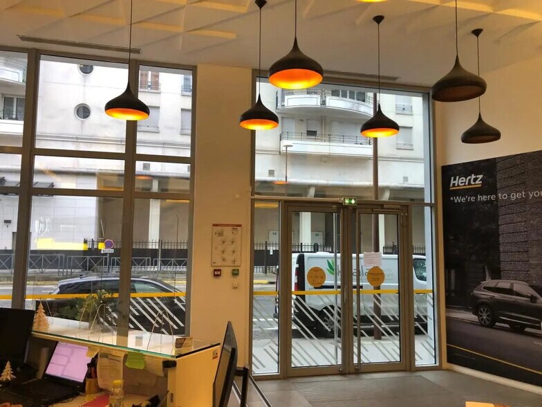 6 Avenue Gustave Eiffel, Montigny-le-Bretonneux à louer - Photo de l’immeuble – Image 3 sur 3