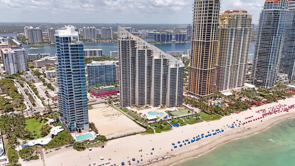 17550 Collins Ave, North Miami Beach, FL à vendre - Photo de l’immeuble – Image 3 sur 10