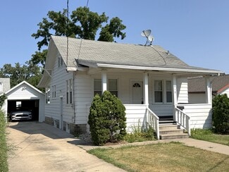Plus de détails pour 918 Blackhawk Blvd, South Beloit, IL - Logement à vendre
