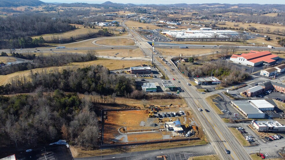 5026 Bobby Hicks Hwy, Johnson City, TN à louer - Photo de l’immeuble – Image 2 sur 10