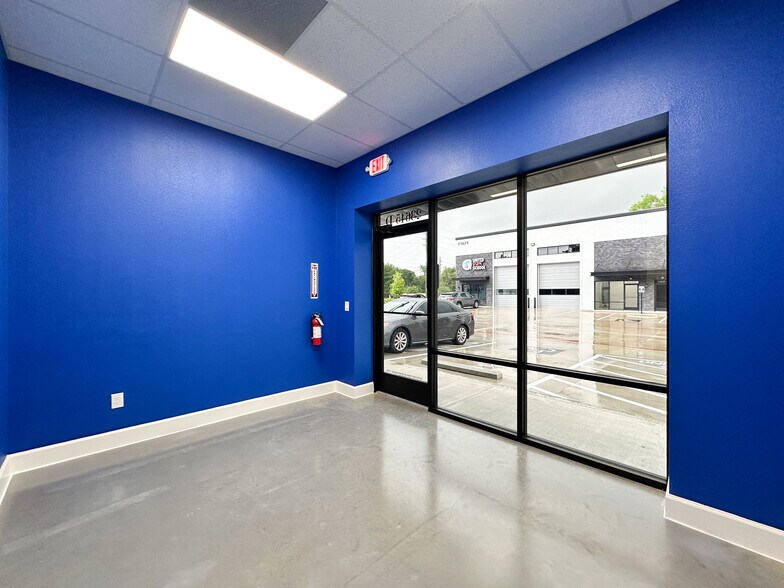 23645 Gosling Rd, Spring, TX à louer - Photo de l’immeuble – Image 3 sur 10