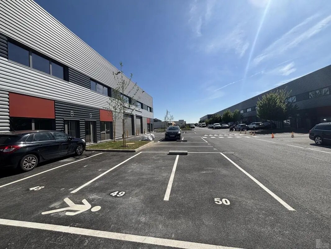 Industriel/Logistique dans Le Thillay à louer Photo de l’immeuble– Image 1 sur 8