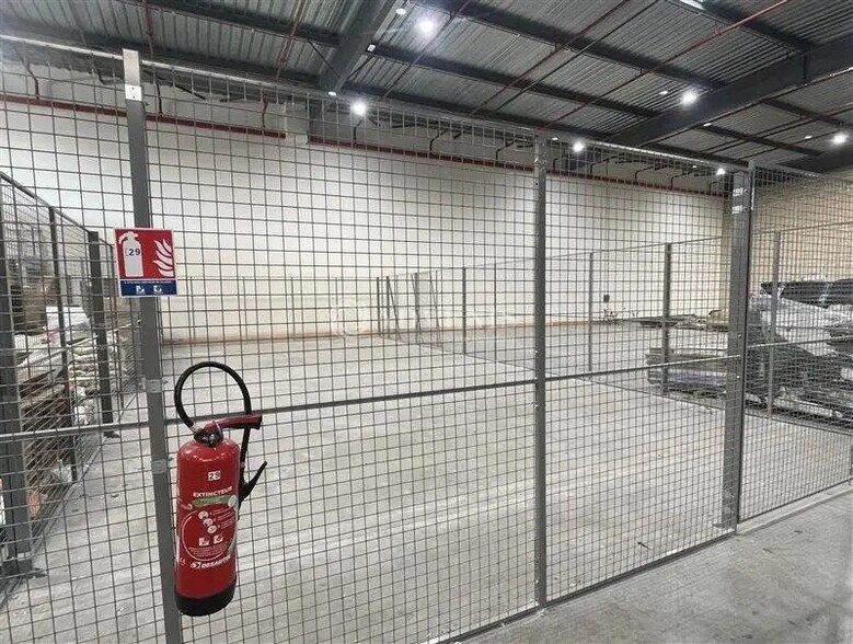 Industriel/Logistique dans Stains à louer - Photo de l’immeuble – Image 2 sur 9