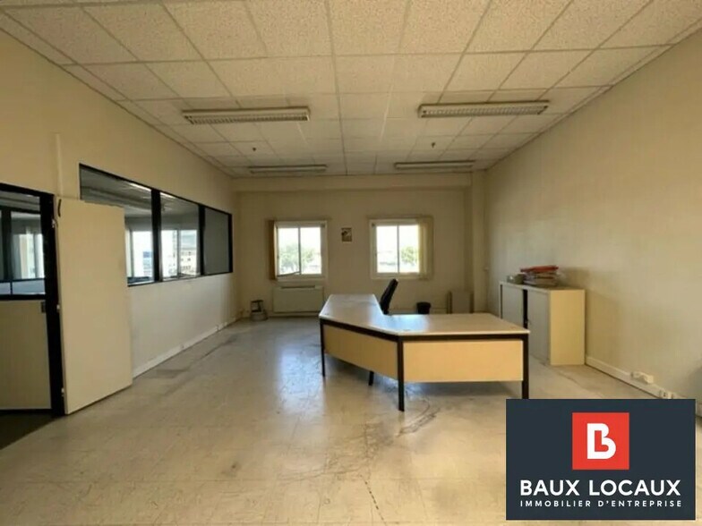 Bureau dans Le Pontet à louer - Photo de l’immeuble – Image 3 sur 9