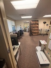 1100 Torrey Rd, Fenton, MI à louer Photo intérieure– Image 2 sur 15