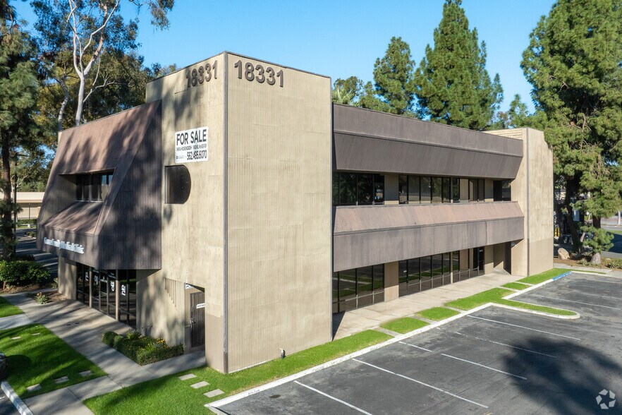 18331 Gridley Rd, Cerritos, CA à vendre - Photo de l’immeuble – Image 2 sur 62