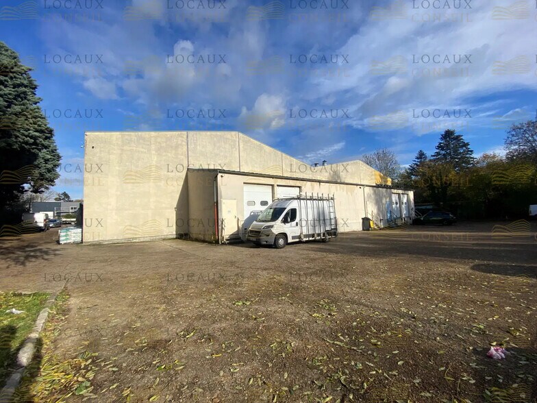 Local d’activités dans Eaubonne à louer - Photo de l’immeuble – Image 2 sur 6