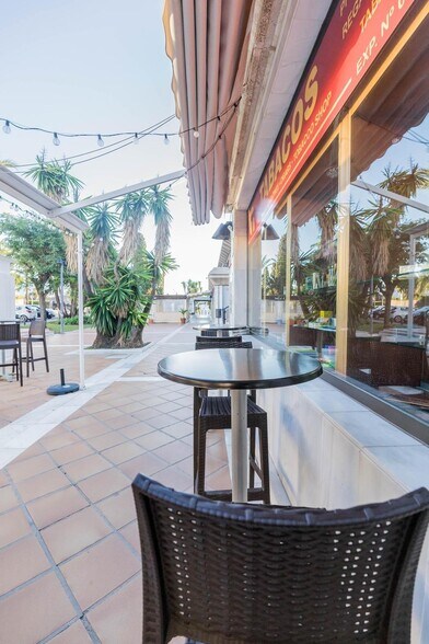 Local commercial dans Marbella à vendre - Photo de l’immeuble – Image 3 sur 13