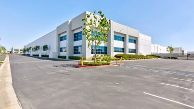 6335 Sycamore Canyon Blvd, Riverside, CA à louer Photo de l’immeuble– Image 1 sur 1