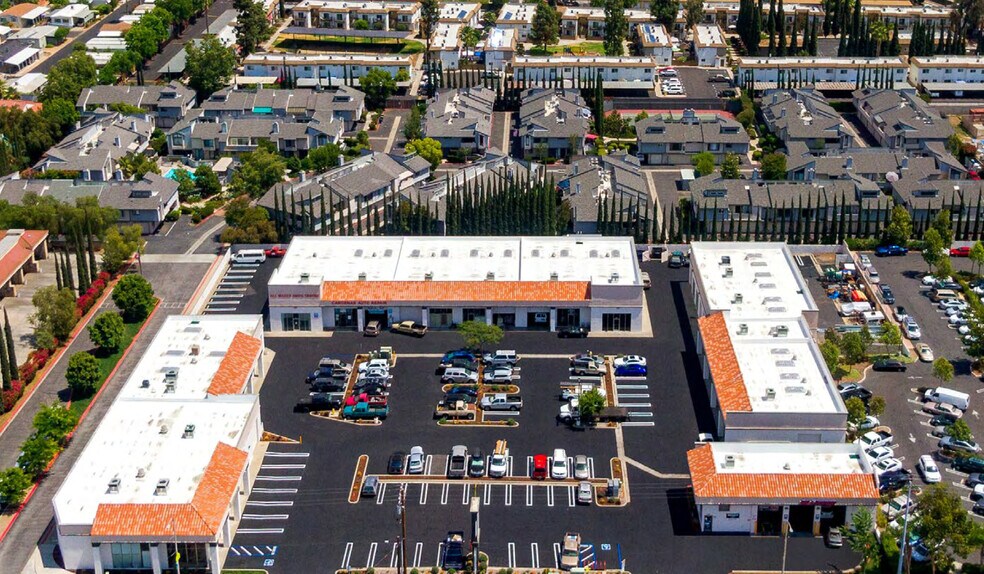 4 BUILDING MULTI-TENANT INDUSTRIAL PARK portefeuille de 4 biens à vendre sur LoopNet.fr - Photo de l’immeuble – Image 2 sur 5