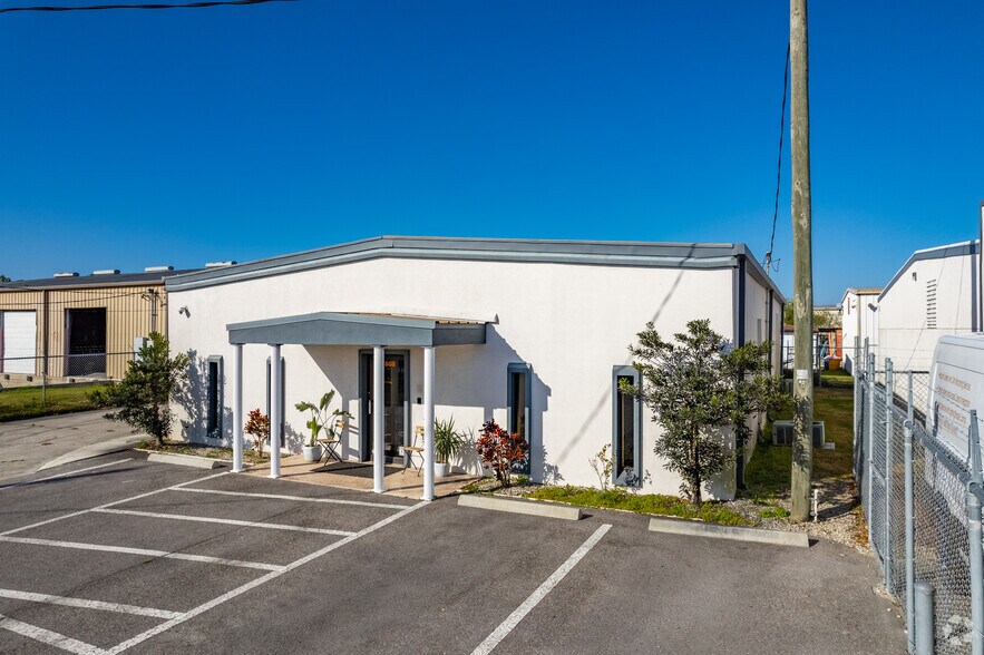 7808 Depot Ln, Tampa, FL à vendre - Photo de l’immeuble – Image 2 sur 13