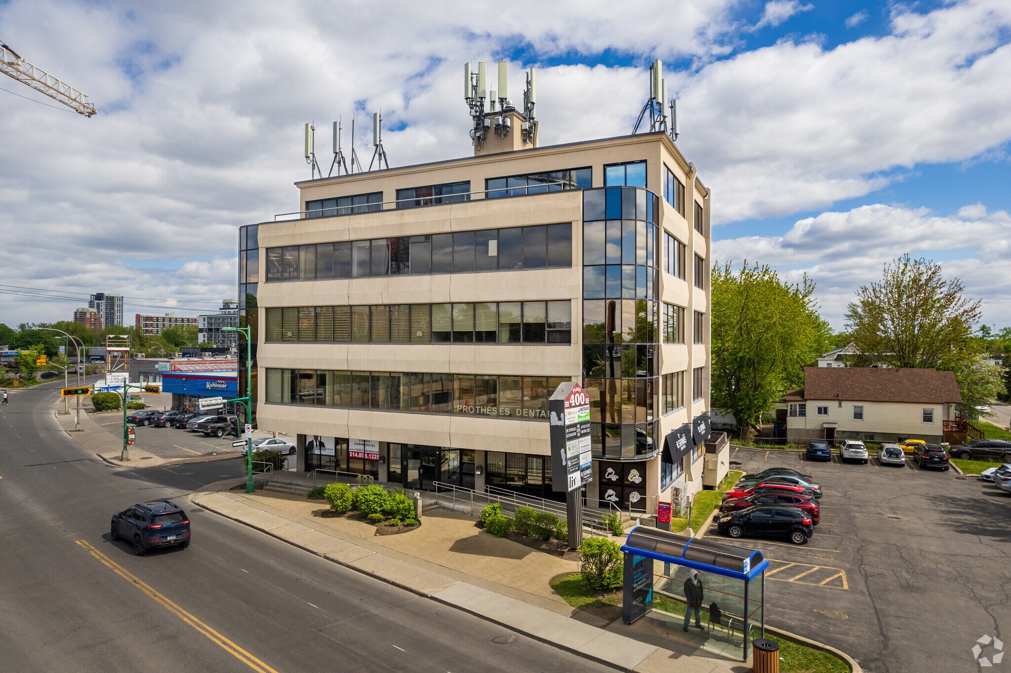 400 Boul Curé-Labelle, Laval, QC à vendre Photo de l’immeuble– Image 1 sur 8