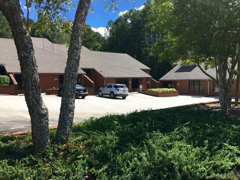 1309 Milstead Ave NE, Conyers, GA à louer - Photo de l’immeuble – Image 1 sur 3