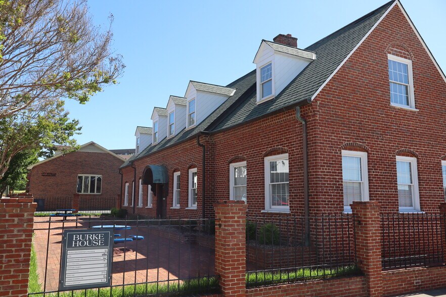 939 Burke St, Winston-Salem, NC à louer - Photo de l’immeuble – Image 2 sur 12
