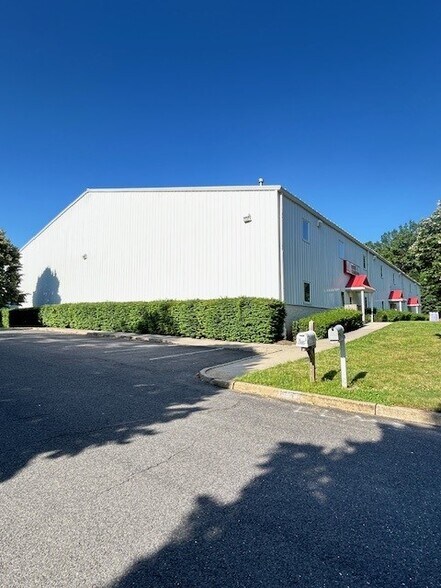 37 Kanes Ln, Middletown, NJ à vendre - Photo de l’immeuble – Image 3 sur 6