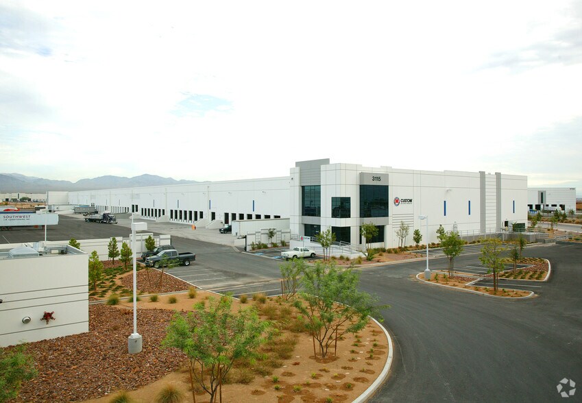 3115 E Lone Mountain Rd, North Las Vegas, NV à louer - Photo de l’immeuble – Image 1 sur 4