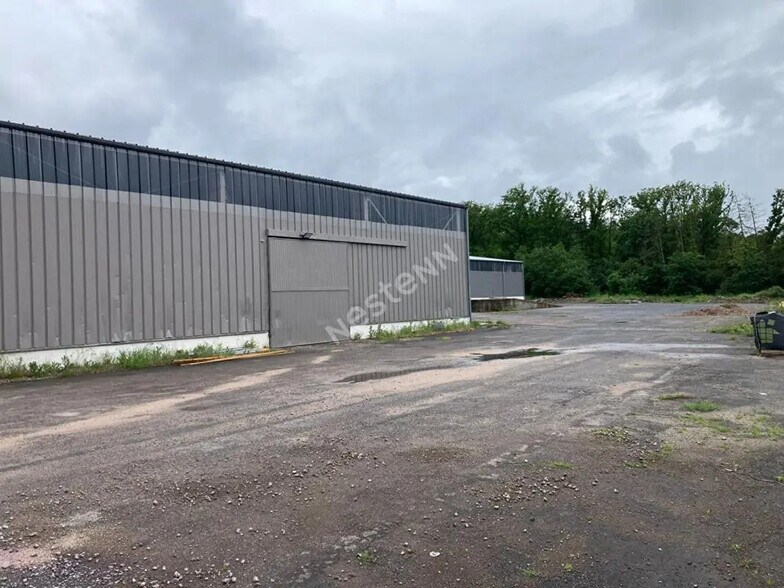 Industriel/Logistique dans Lachambre à louer - Photo de l’immeuble – Image 2 sur 4