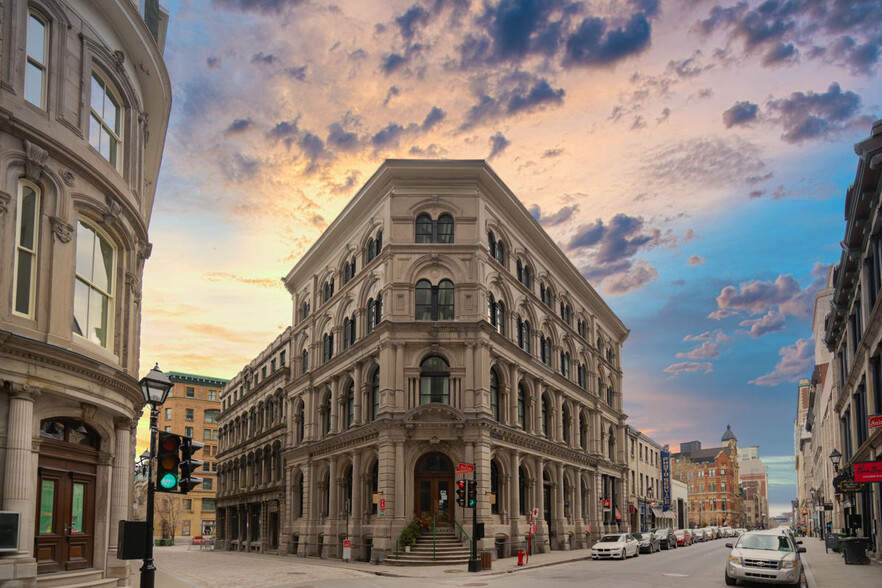200-212 Rue Notre-Dame O, Montréal, QC à louer - Photo de l’immeuble – Image 1 sur 5