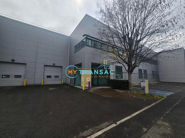 Local d’activités dans Ivry-sur-Seine à louer - Photo de l’immeuble – Image 1 sur 5