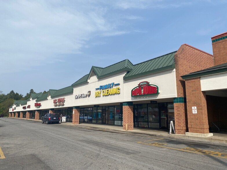 8150-8258 Rockville Rd, Indianapolis, IN à louer - Photo de l’immeuble – Image 2 sur 8