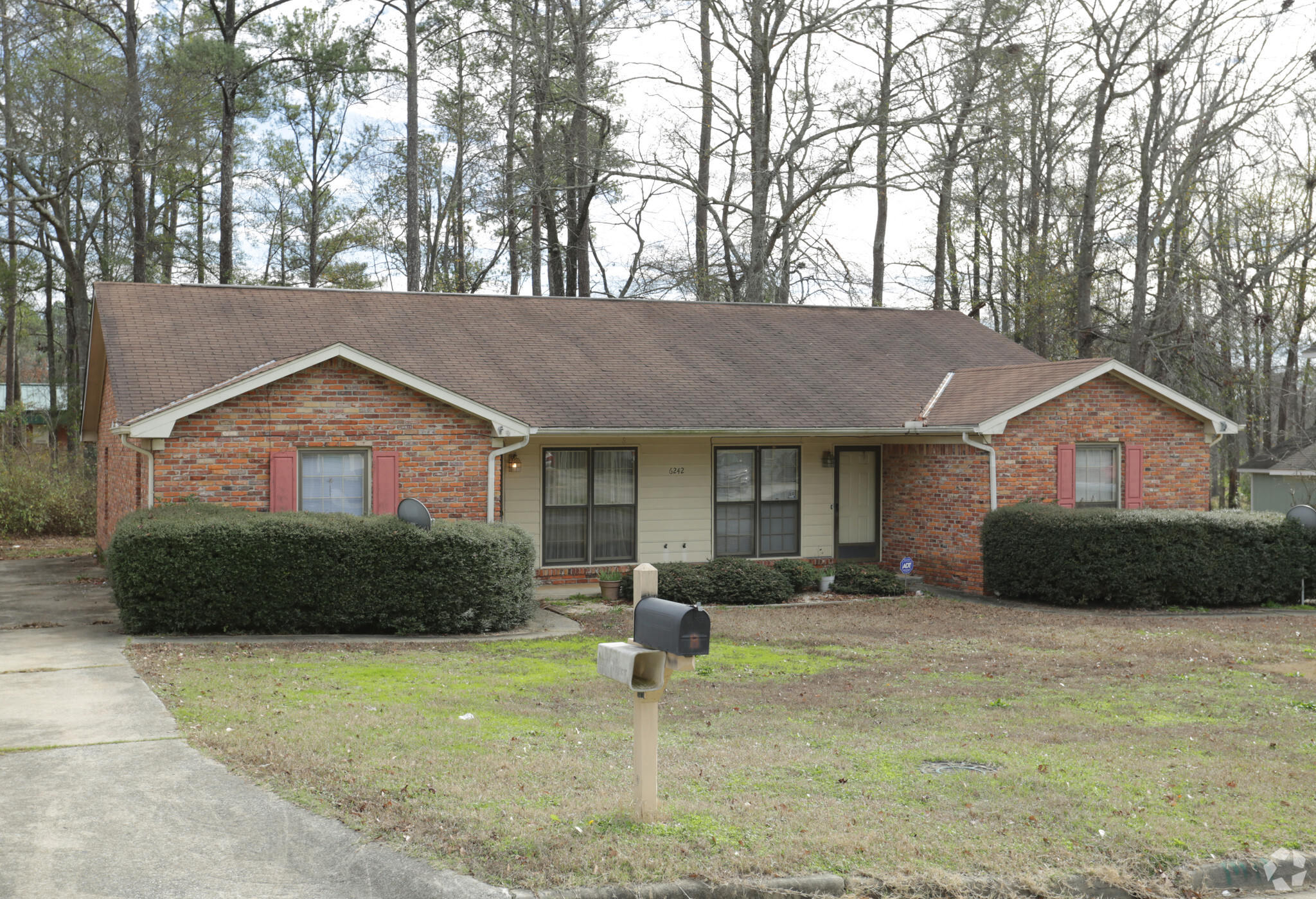 6242 Olde Towne Dr, Columbus, GA à vendre Photo principale– Image 1 sur 4