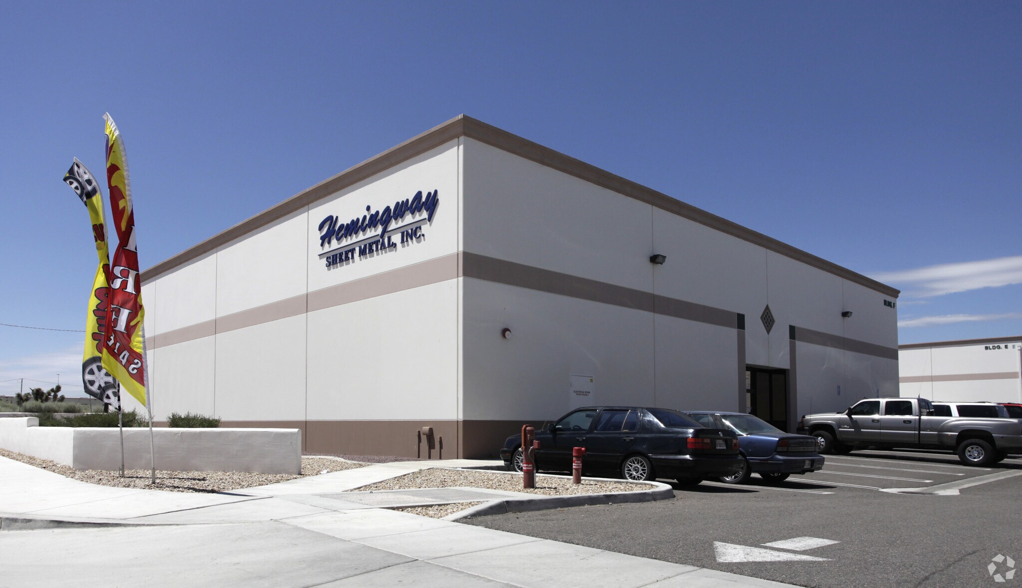 12221 Poplar St, Hesperia, CA à louer Photo principale– Image 1 sur 5